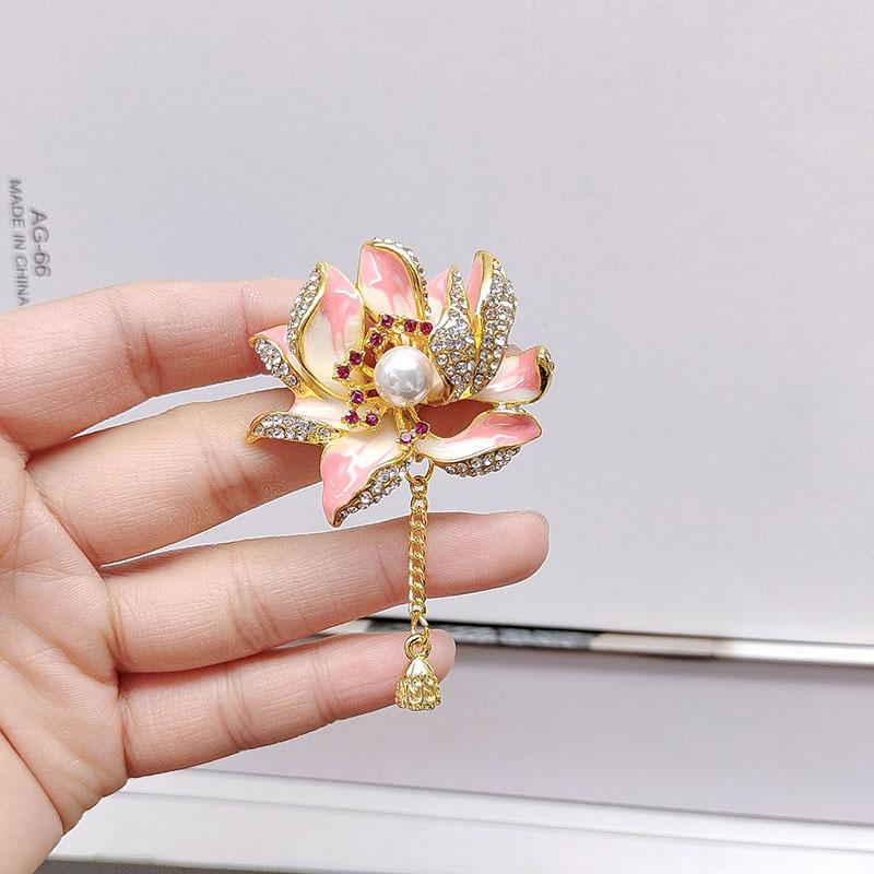 Drop Oil Lotus Brooch, High-end and Niche Pearl Corsage, High-end Vintage Pin