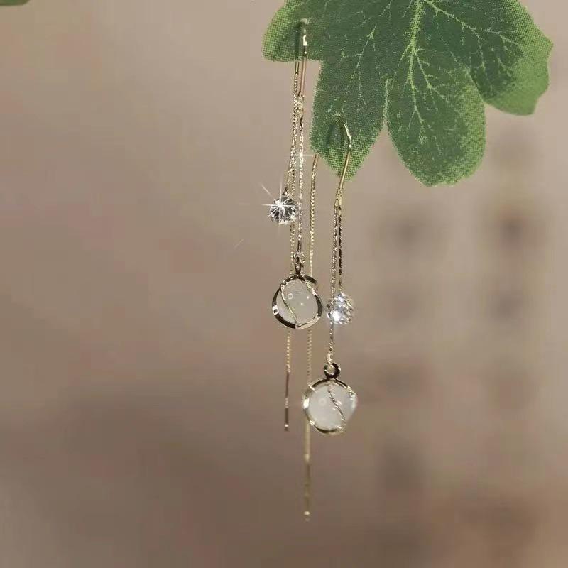 Cat's Eye Tassel Ear Chain 2024 Trend: Elegant Long Earrings with Light Luxury Design