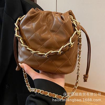 Französische Mode Xiaoxiangfeng Tasche Damen 2025 Herbst und Winter neu Diamantkette Eimertasche Premium-Textur Umhängetasche