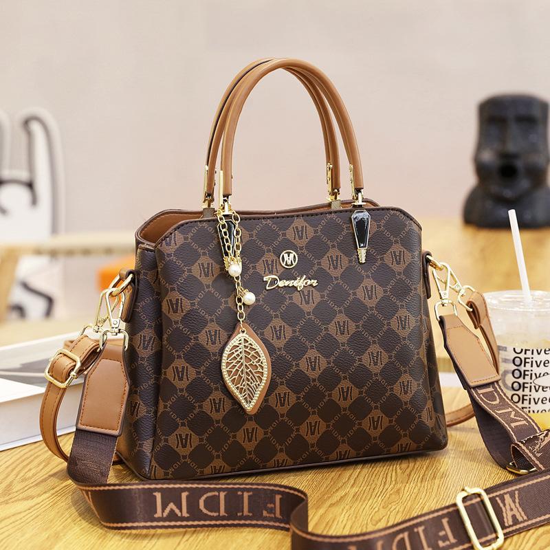 

Сумка большой вместимости женская 2025 новая модная универсальная женская сумка сумка-тоут сумка для мамы универсальная на плечо сумка-мессенджер тренд темно-коричневого