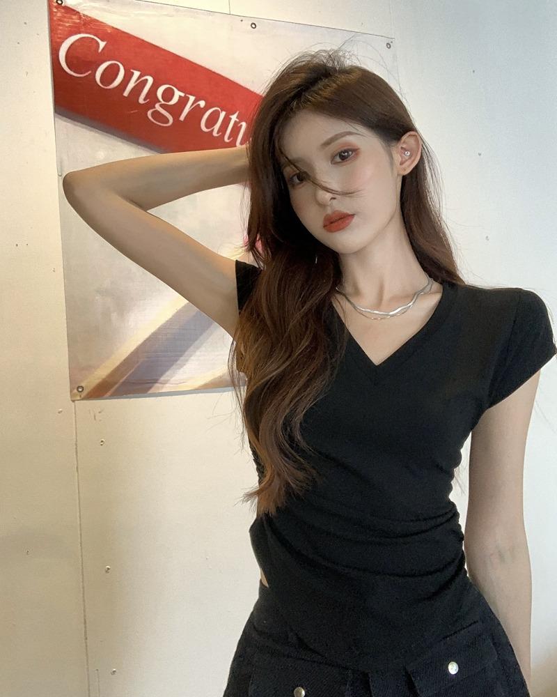 Women's Slim-Fit V-Neck Short-Sleeve Top - Elastic Waist, Round Hem, Solid Color for Summer