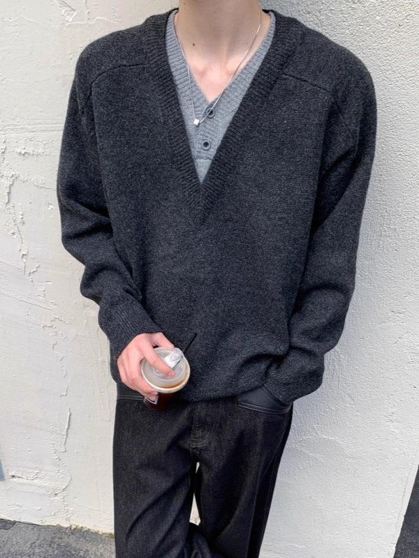 Korean Style Men's V-Neck Knit Sweater: Versatile Fake Two-Piece for Autumn/Winter