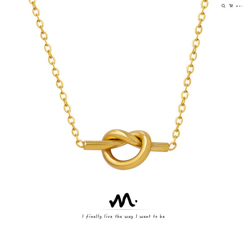 Korean Sweetheart Heart-Shaped Pendant Necklace for Women, 18K Gold-Plated Titanium Steel Clavicle Chain