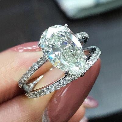 Bagues de luxe tendance en cristal CZ en forme de larme pour filles Design simple et élégant Accessoires pour femmes Bijoux de fête Cadeau exquis