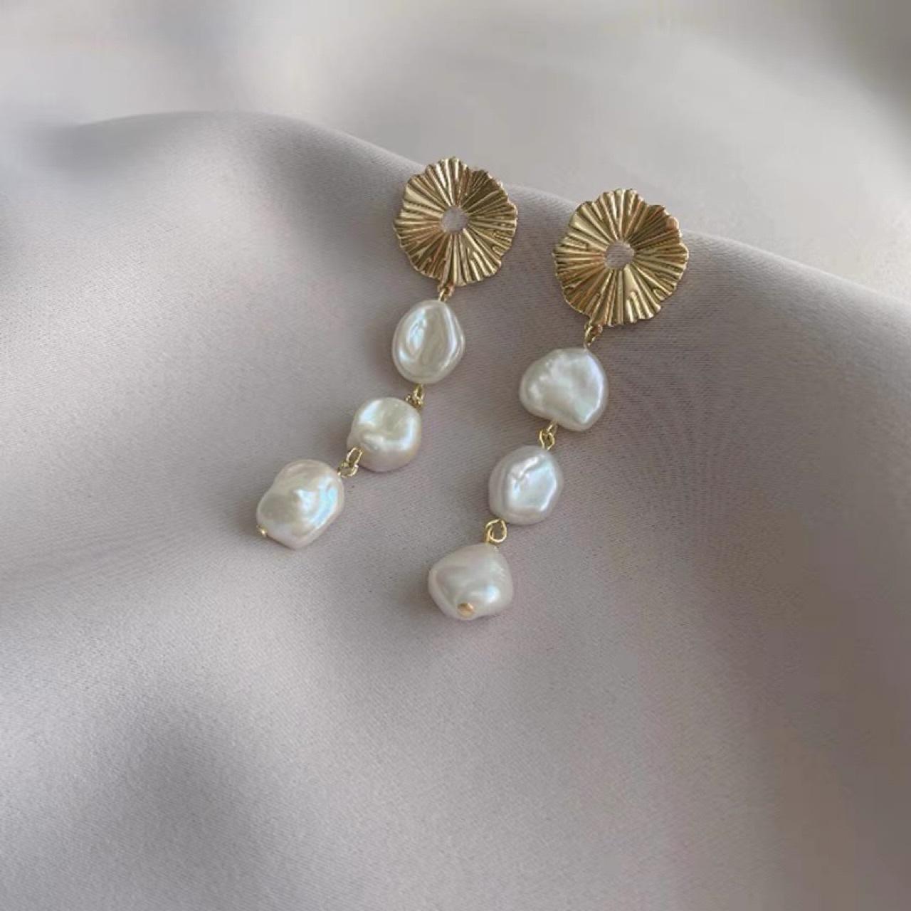 New natural keshi freshwater pearl earrings women s French retro irregular broken silver temperament long stud earrings Silver needle