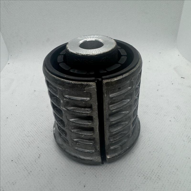 Front Lower Control Arm Bushing For Land Rover New Range Rover L460 2022-2025 LR152742 LR152741