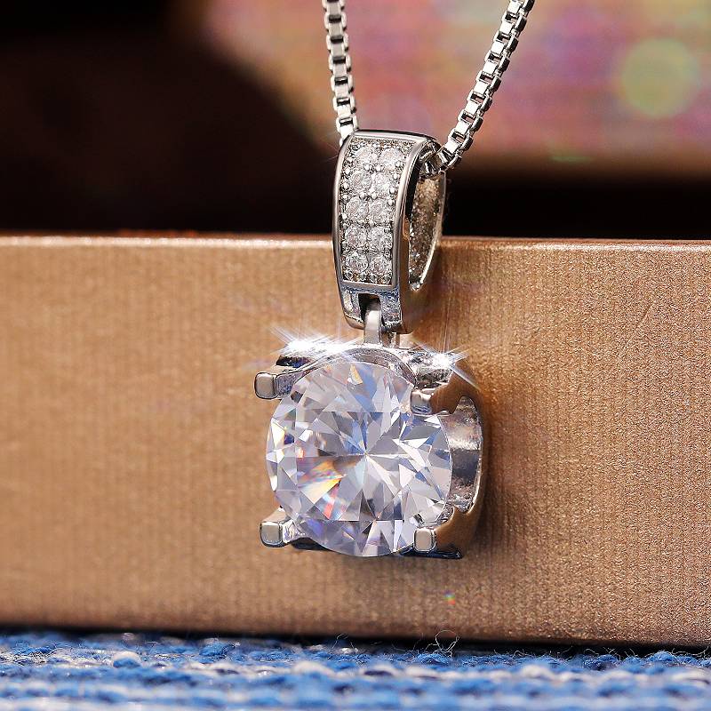 

Huitan Simple Style Women Pendant Necklace Inlaid Bright Round CZ Charming Versatile Party Accessories Zircon for Lady Wedding