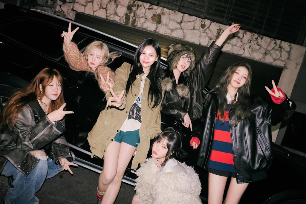 Gfriend Sezon Wspomnień Album Specjalny ze Śledzeniem Zapieczętowany Girlfriend (Zestaw(Fotoksiążka+Szklany koralik))