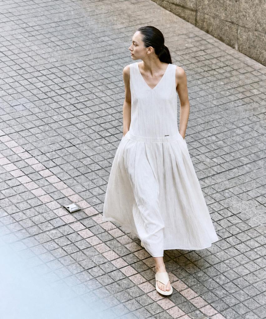 Artid Low Waist Pleated Dress_White