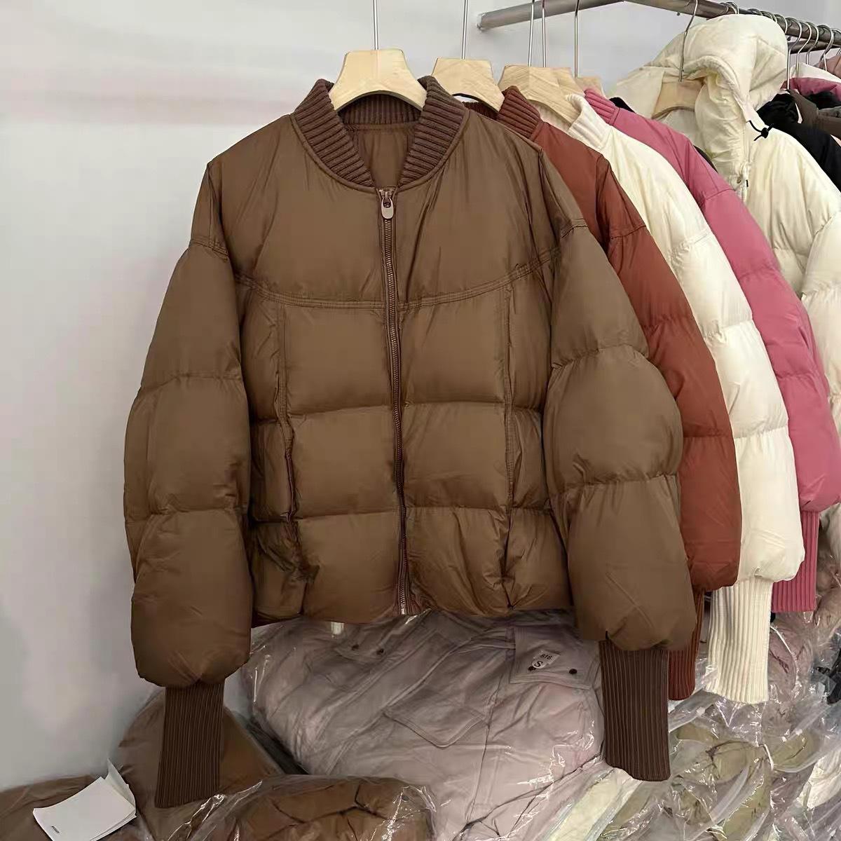 

Хлопковая одежда с бейсбольным воротником женская короткая зимняя стойка воротник трикотажная вязка в рубчик стеганая утолщенная хлопковая одежда XL recommends 125-72.5 kg темно-коричневого