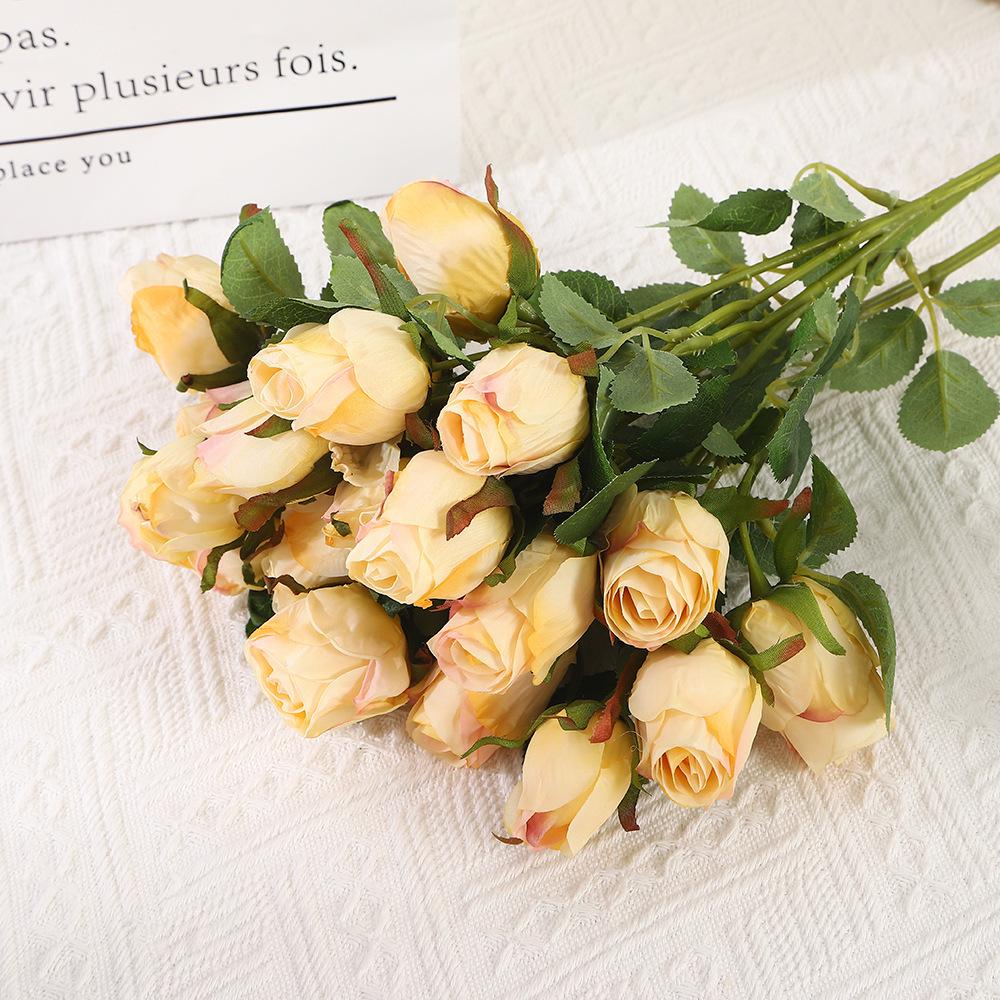 Vintage-Look getrocknete künstliche Blumenstrauß mit verbrannten Rändern und Rosen