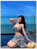 Damen gestreiftes Bikini-Set mit Schlitz - 3-teiliger Badeanzug für den Urlaub und heiße Quellen