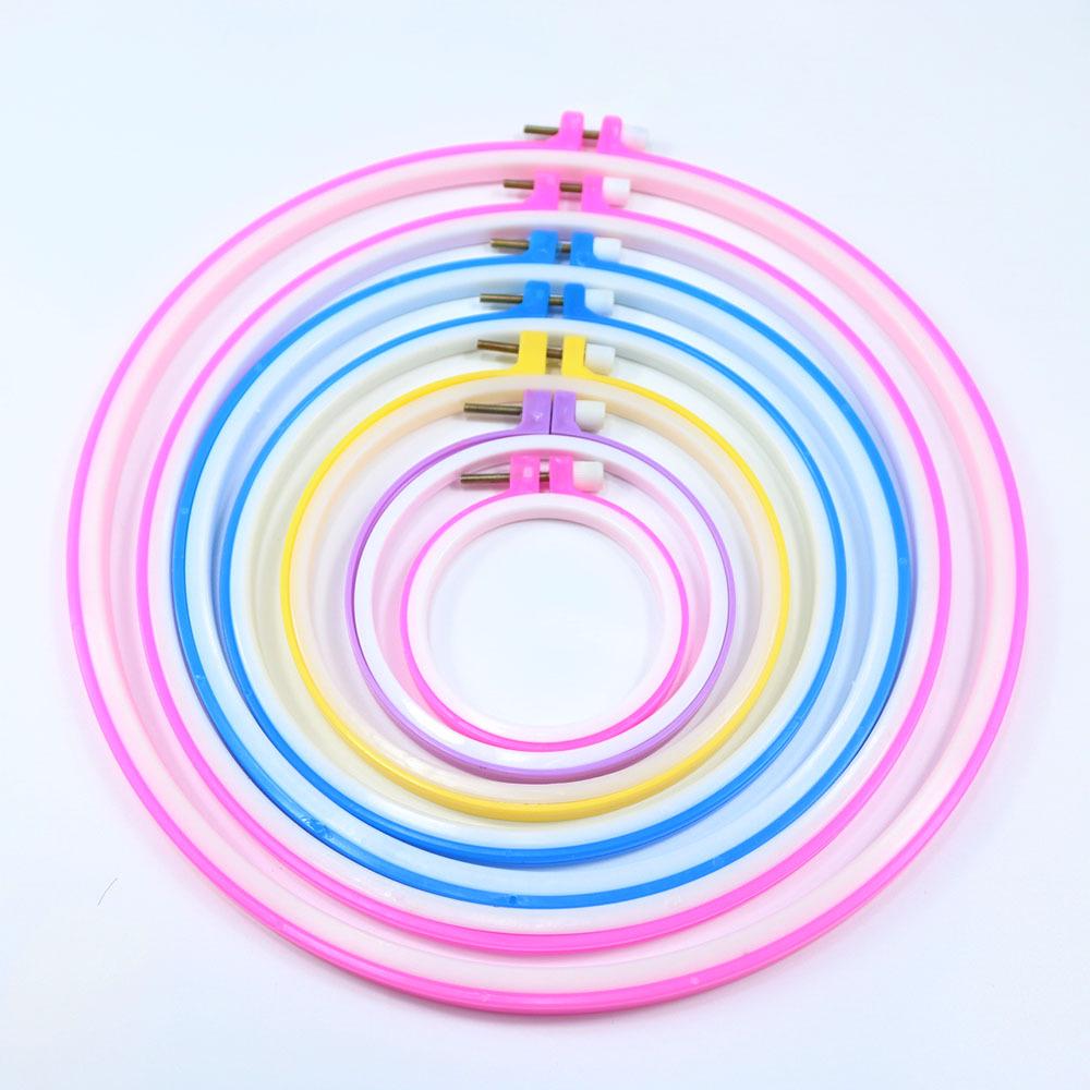 

DIY Handmade Round Plastic Embroidery Hoop - Colored Auxiliary Tool for Embroidery Fixing 12.5cm