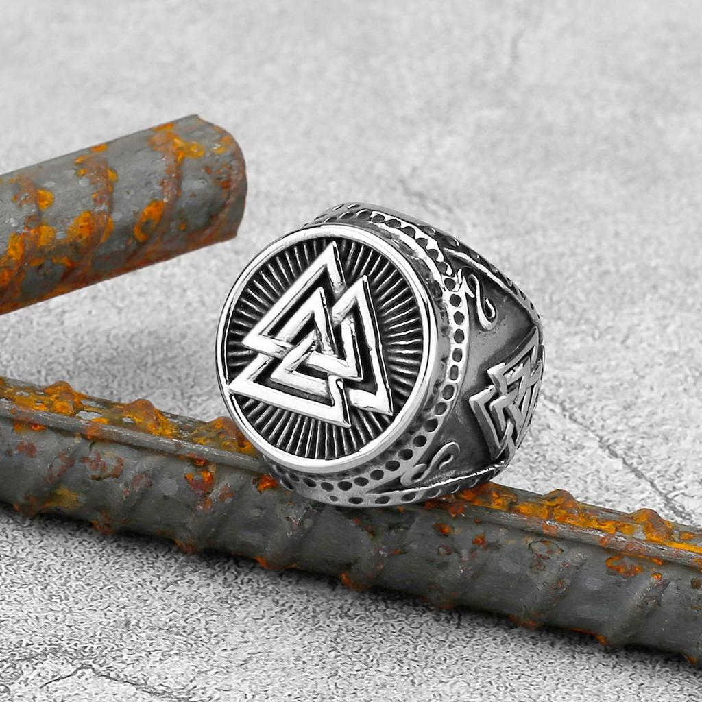 Europäischer und Amerikanischer Wikinger Odin Dreieck Logo Kraft Runen Ring Edelstahl Herren Amulett Jugend Mode Ring Schmuck