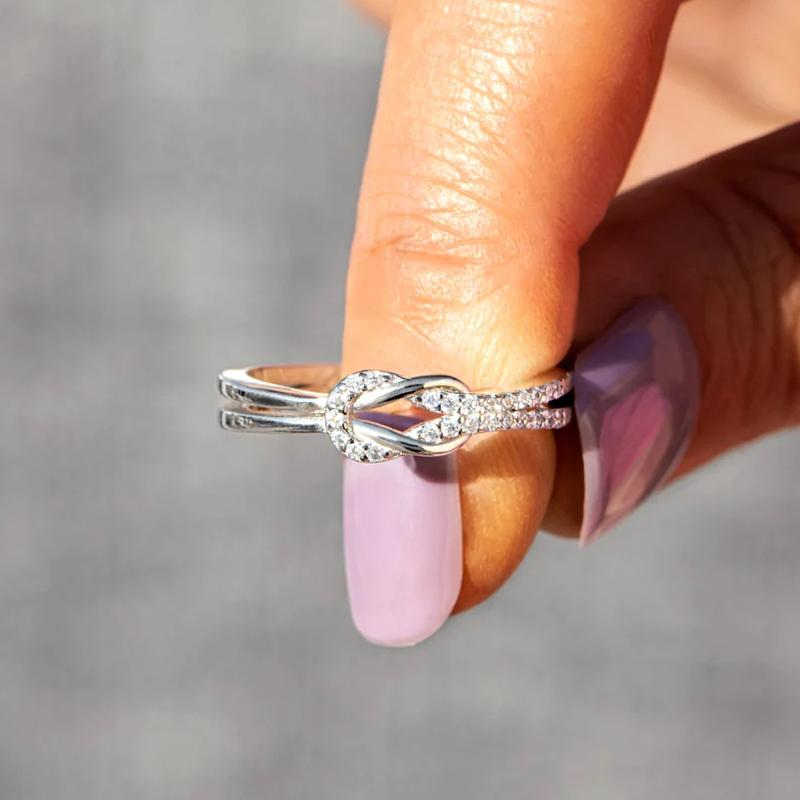 Huitan Neuartiges Knotendesign Farbringe für Damen Eingelegter Weißer Zirkonia Exquisite Damenaccessoires Hochzeitsschmuck