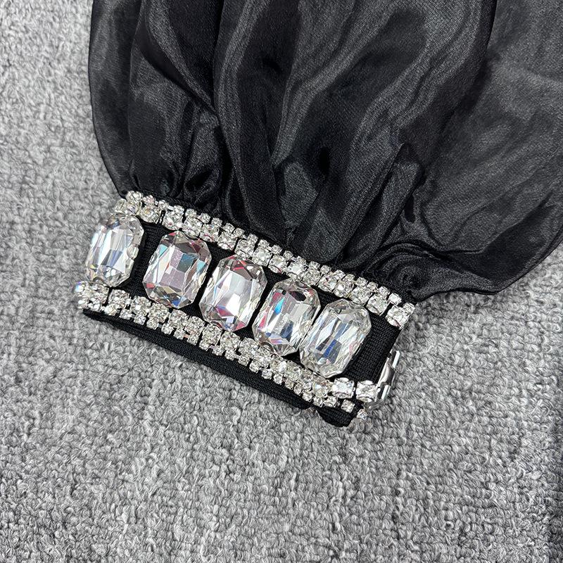 Abito da sera slim-fit in rete tempestato di diamanti con colletto alla coreana