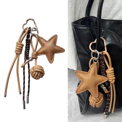Eşsiz Stil ve Moda Aksesuarlar Arayan Genç Kadınlar İçin Deri Yıldız Şeklinde Çanta Charm Anahtarlık Süsü