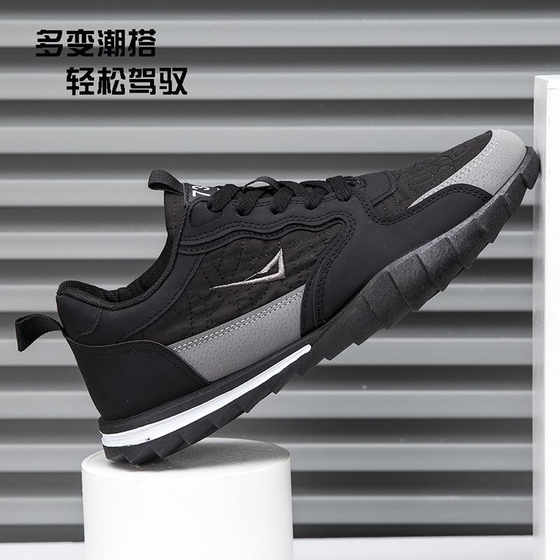 

Men s shoes 2025 spring and autumn new comfortable men s trend sports shoes fashionable dirt-resistant solid color lightweight casual shoes 39 чёрный