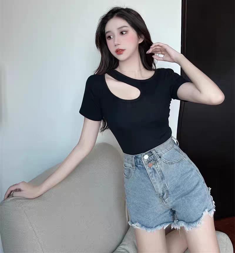 Chic Slim-Fit Black Women's Long-Sleeve T-Shirt for Autumn/Winter