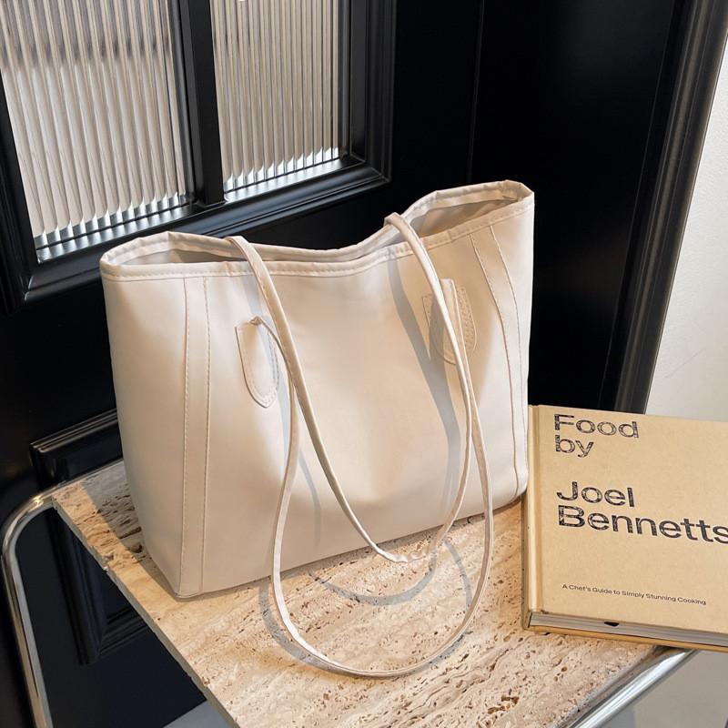 Stylish Tote Bag For Women With Spacious Capacity And Trendy Street Style Design