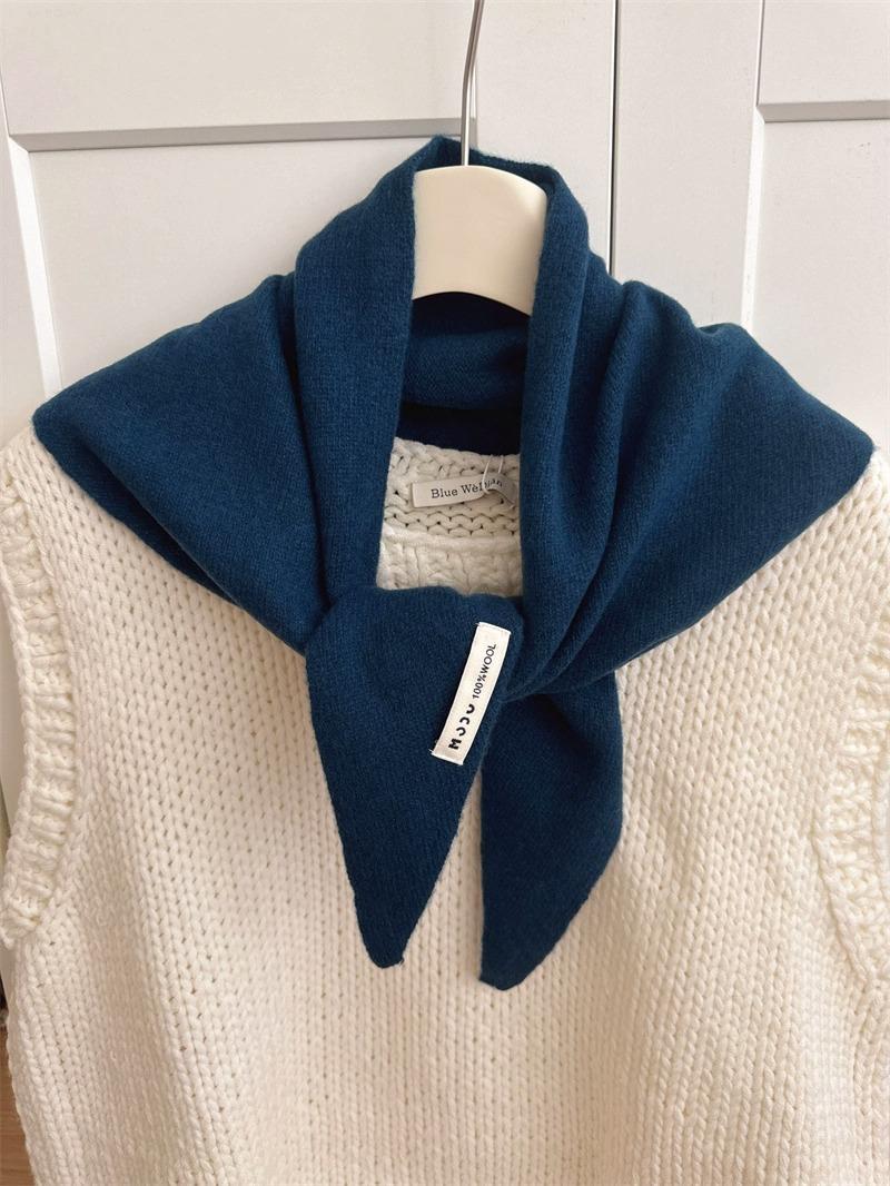 

Британский корейский треугольный шарф нишевый шерстяной треугольный женский головной шарф теплый модный в стиле французской девушки многофункциональный вязаный шарф 110 38CM