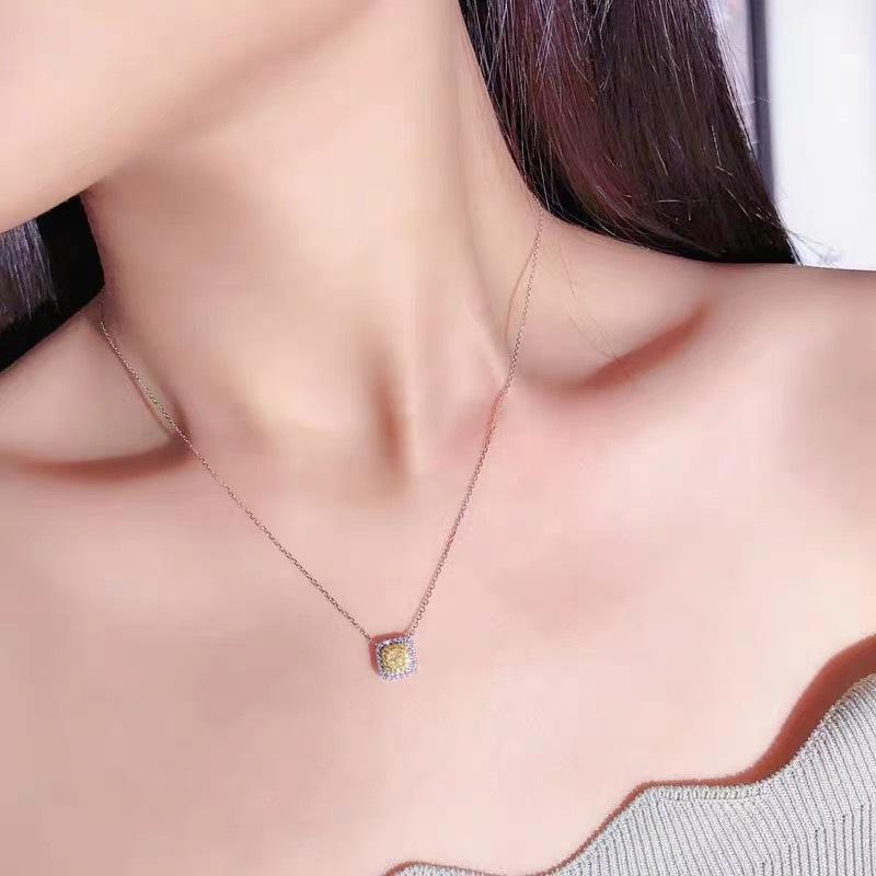 Luxury New Necklace, Copper Inlaid Pillow-shaped 6 * 6 Ice Flower Yellow Diamond Necklace, Fashionable Women's Collarbone Chain