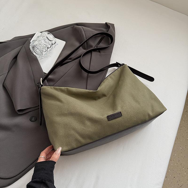 

Сумка женская сумка 2025 новая трендовая высокоценная ленивый стиль иностранная сумка-тоут ретро большая вместимость на плечо сумка-мессенджер армия зеленый