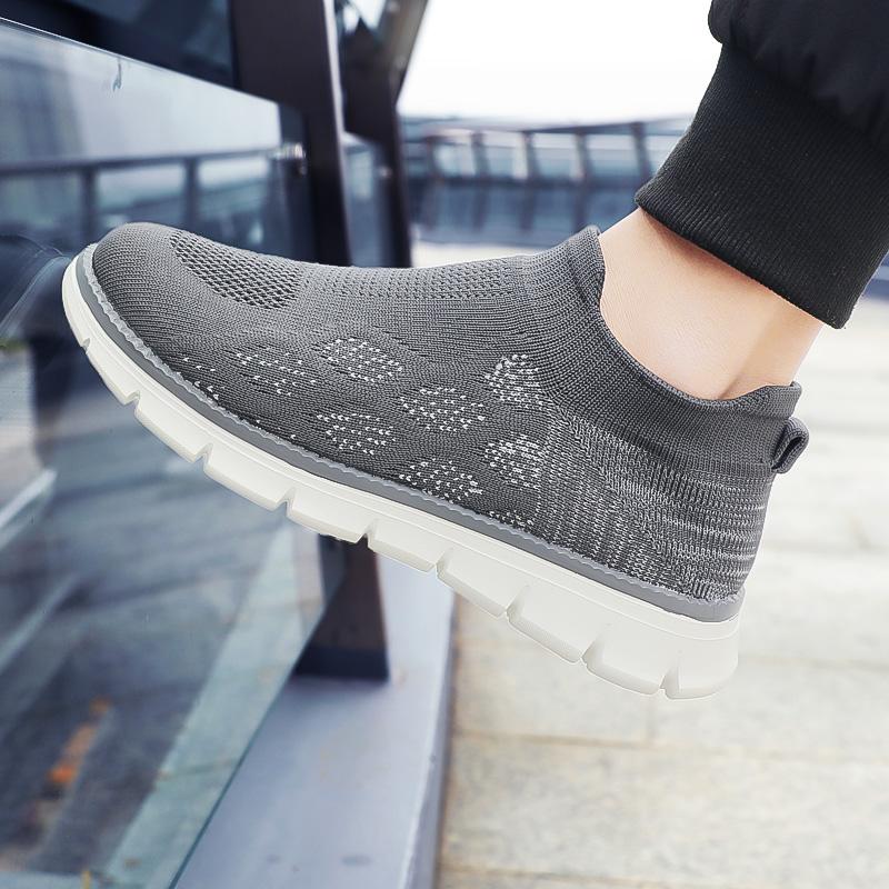 Breathable Men Casual Shoes Lightweight Outdoor Male Walking Shoes Anti-slip Men's Sneakers Slip on Flats Vulcanized Shoes 2024
