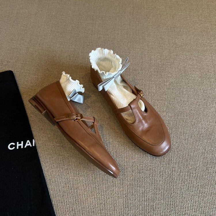 Soft leather version~ early spring new loafers women's low heel one pedal T-button small leather shoes retro comfortable single shoes
