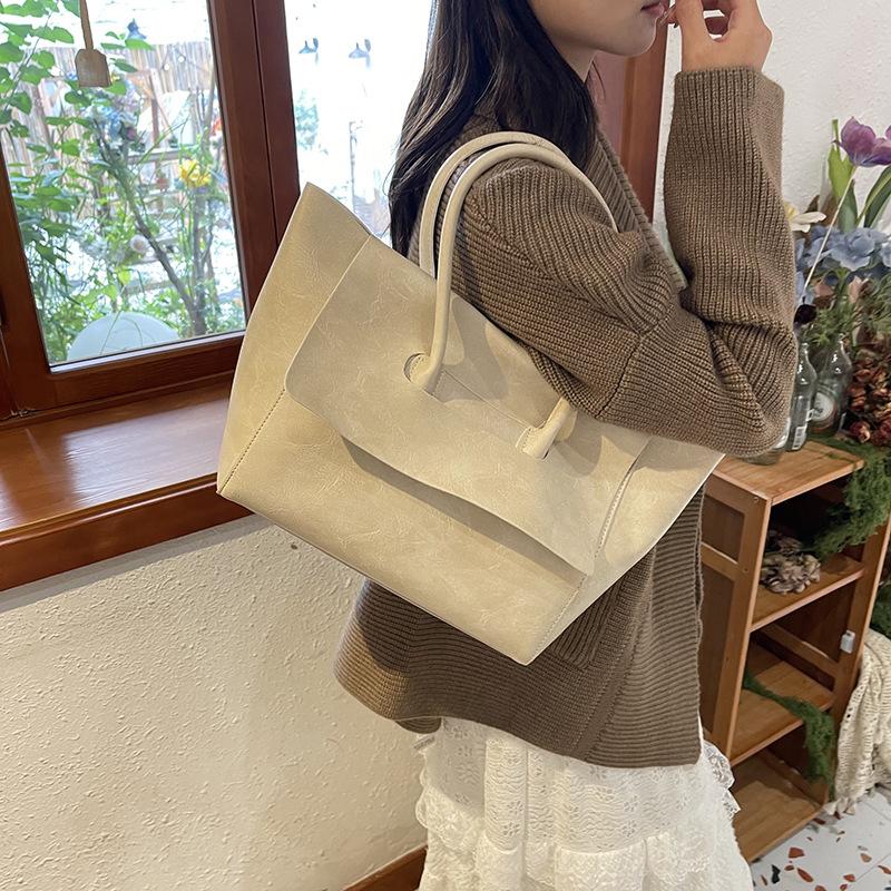 Premium Big Bag Women's Bag New Trendy Large Capacity Handbag Retro Commuter Tote Bag