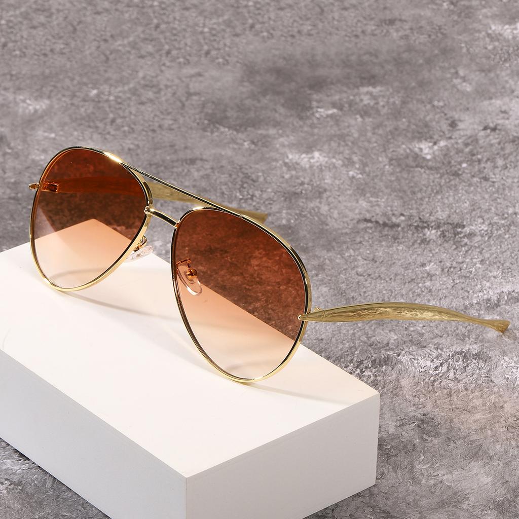 New y2k Vintage Metal Pilot Sunglasses Women For Men Sun Glasses Punk Popular Outdoor Driving Luxury Designer Shades UV400