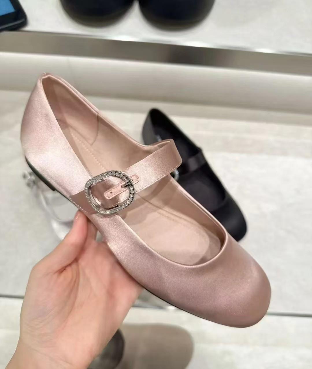 

Версия из овчины~ 2025 новые кожаные туфли со стразами на мягкой подошве, женские балетки с круглым носком и плоской подошвой, туфли Мэри Джейн 40