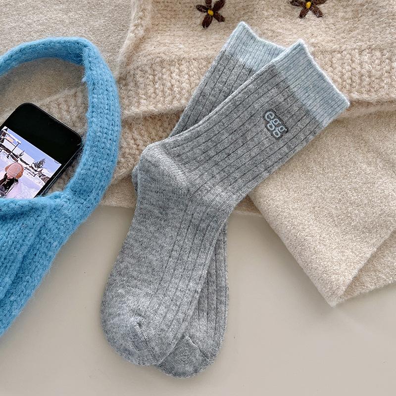 Season Socks Color Matching Medium Tube Socks Fleece Thickened Warm Wool Socks Embroidered Letters Retro Stacking Socks Women