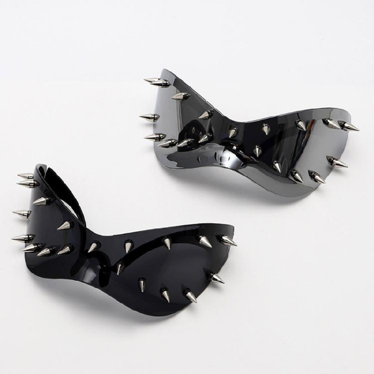 Women Men Unsiex Sunglasses with Rivet Studded Popular UV400 Protective Sunglasses for Daily Wear Hiphop Dance Eyewears