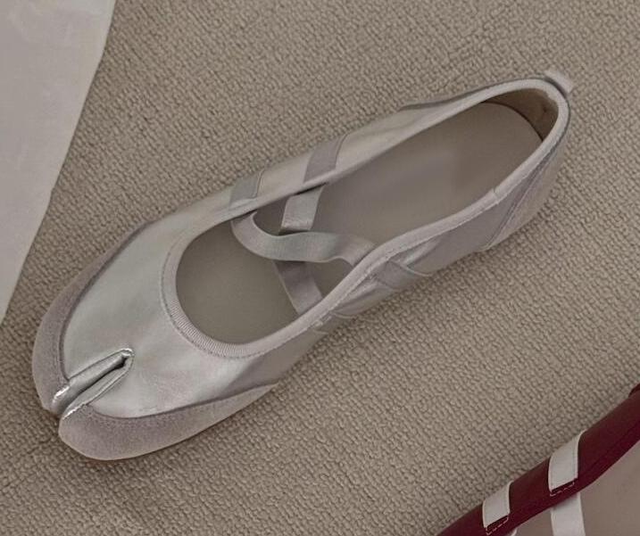 Black Silver Red Ballet Flats Trainers Women Split Toe Ballerina Tabi Walking Sneakers Woman Mary Jane Shoes Footwear Summer