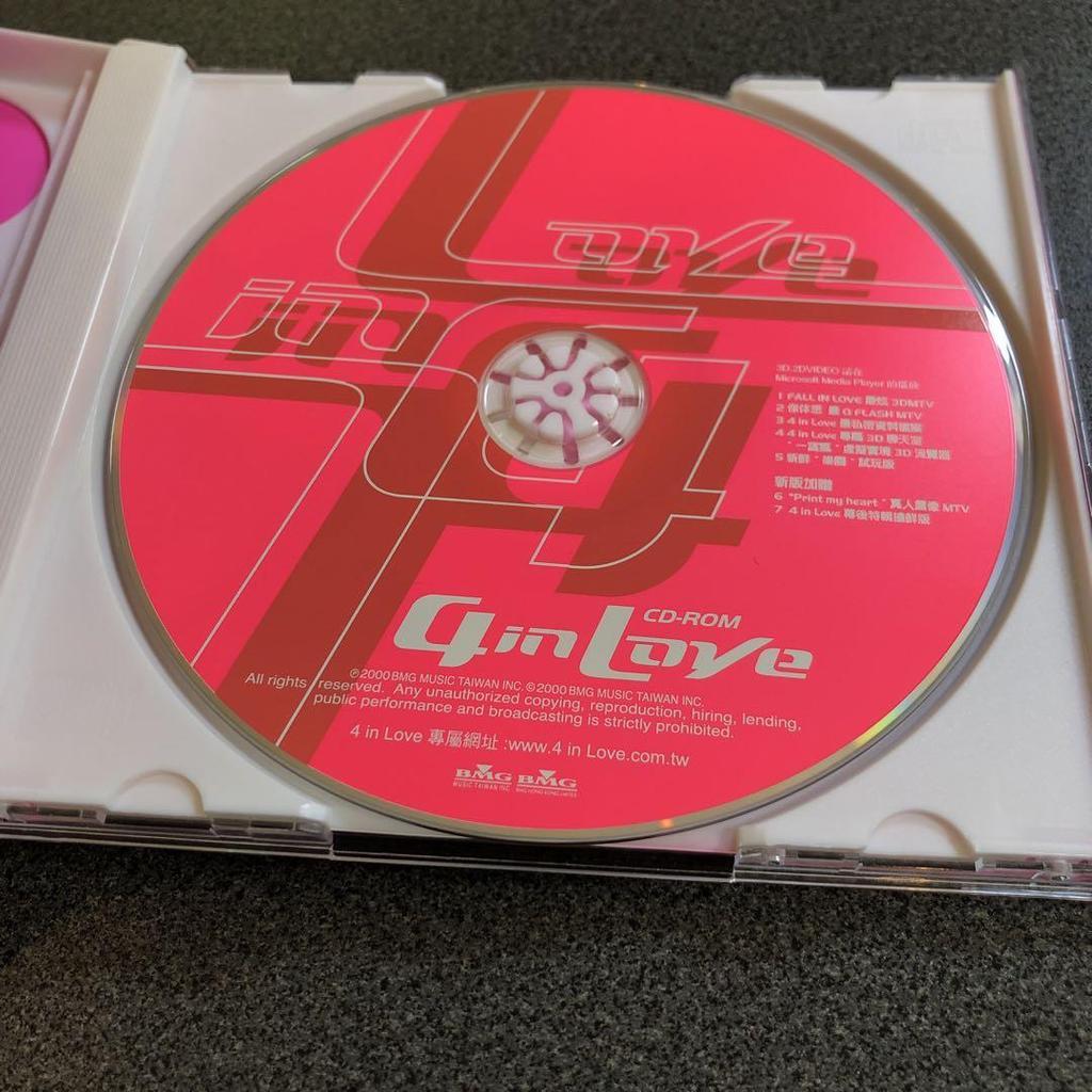 [USED] Taiwanese regular edition 4 in Love - Fall in love CD+CDROM