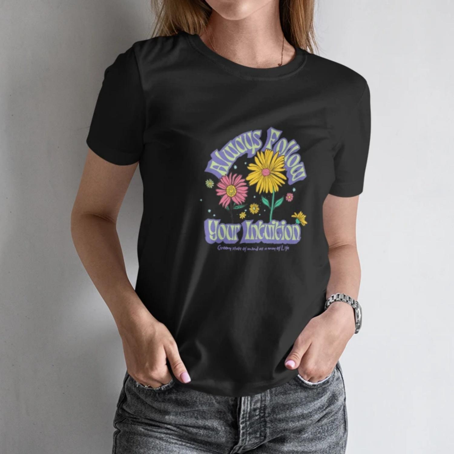 

Inspirational Women s Short Sleeve T Shirt “Always Follow Your Intuition” Floral Embellished Print for a Trendy & Empowering S чёрный