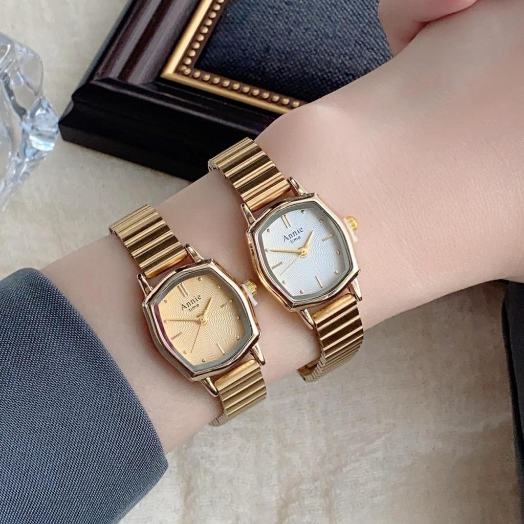 Schicke Quarz-Uhr mit unregelmäßigem Zifferblatt und goldenem Bambus-Stahlarmband für Studenten