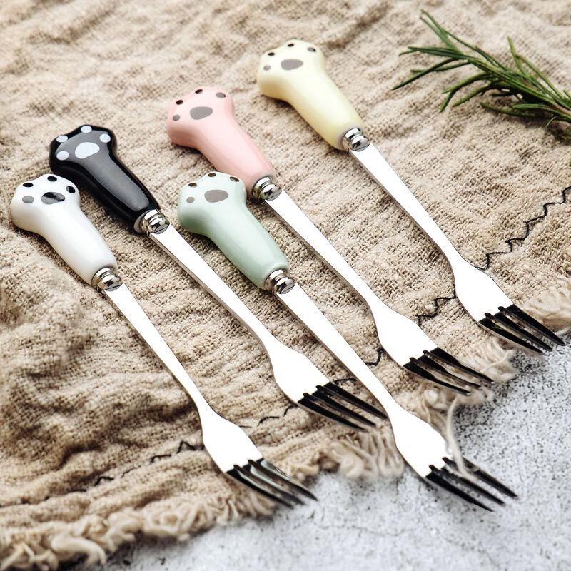 Cute Cat Paw Wooden Fruit Forks (2-Pack)