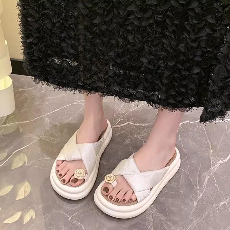 With Skirt Slippers Women's Summer Wear 2025 New French Camellia Beautiful Toe Sandals New Chinese Shoes