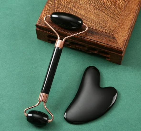 

Набор для массажа лица в форме сердца из розового кварца с роликом с двумя головками и доской