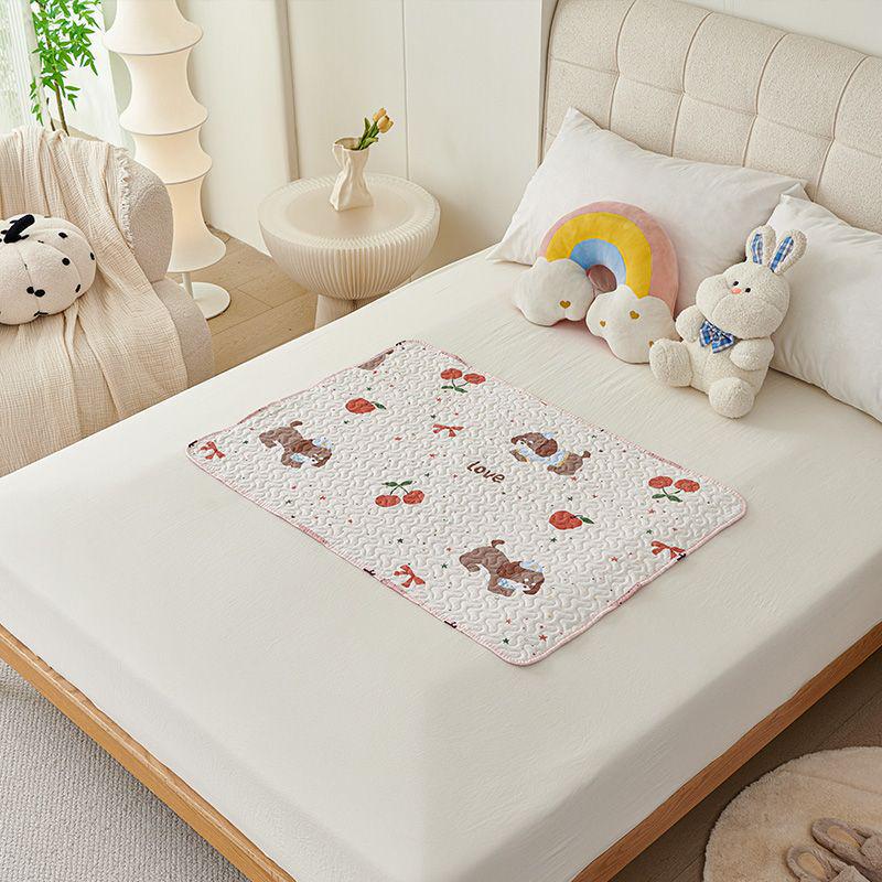 Reversible Cartoon Crawling Mat & Breathable Menstrual Pad for Dorms and Cribs