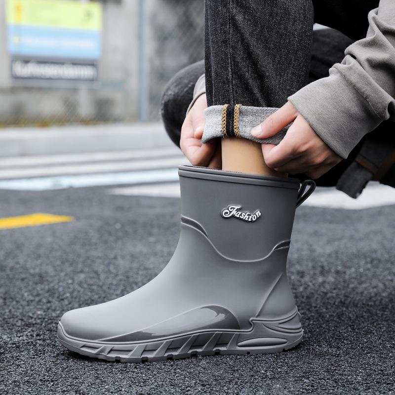 Winter new integrated fleece water shoes men's rubber shoes soft fleece waterproof and non-slip medium tube thickened rain shoes fixed cotton rain