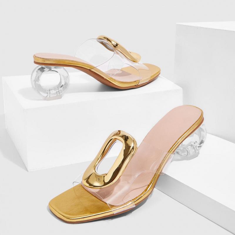 Fashion Fashion Transparent PVC Strange Style Slippers Women Luxury Metal Decoration Designer Shoe Comfortable Open Toe Beach Flip Flops