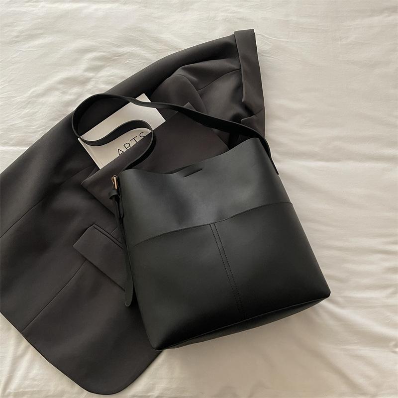 

Large capacity bucket bag women s bag retro fashion versatile shoulder messenger bag autumn niche high-end tote bag