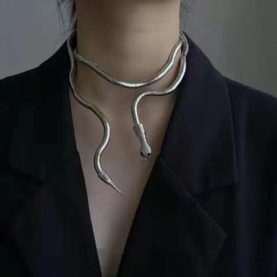 Europäische und amerikanische Femme Fatale, Schlangenförmige Persönlichkeit, Würzig, Übertriebener schlangenförmiger Design-Sinn, Verstellbare Halskette zum Umhängen