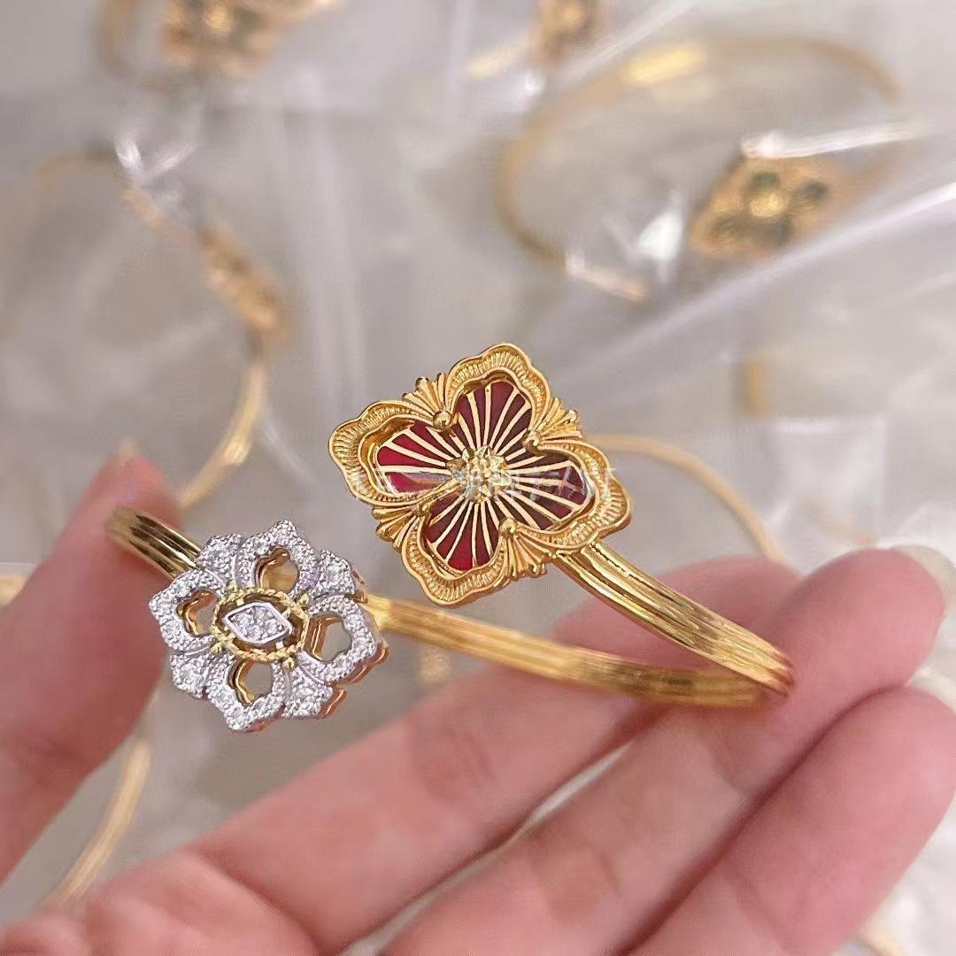 

Браслет Четырехлистный клевер Открытый эмалированный белый рябчик инкрустированный бриллиантами браслет для женщин pair of yellow gold (average size for opening)