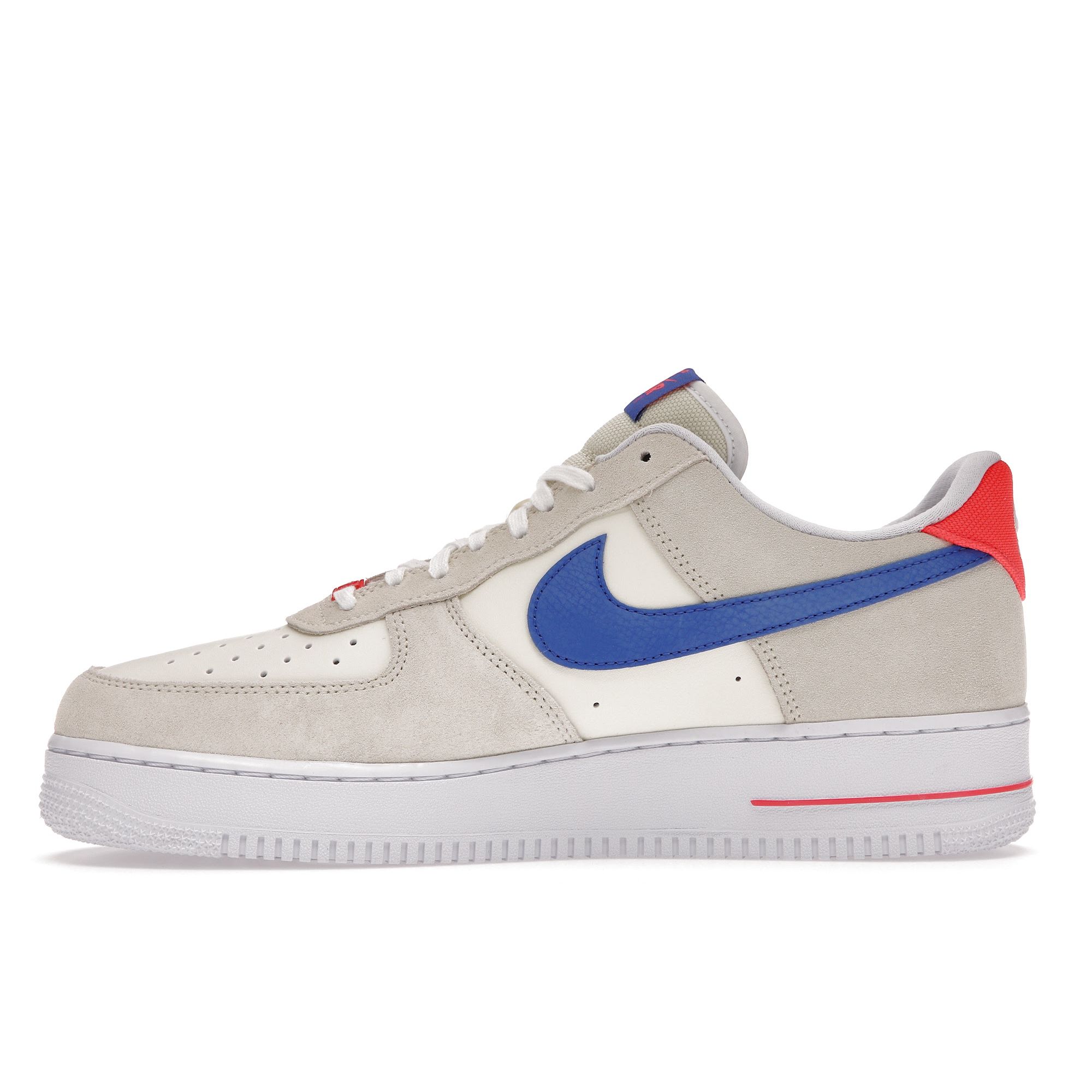 Мужские кроссовки Nike Air Force 1 07 LV8 Coconut Milk Hyper Royal кремово-белые — фото 5