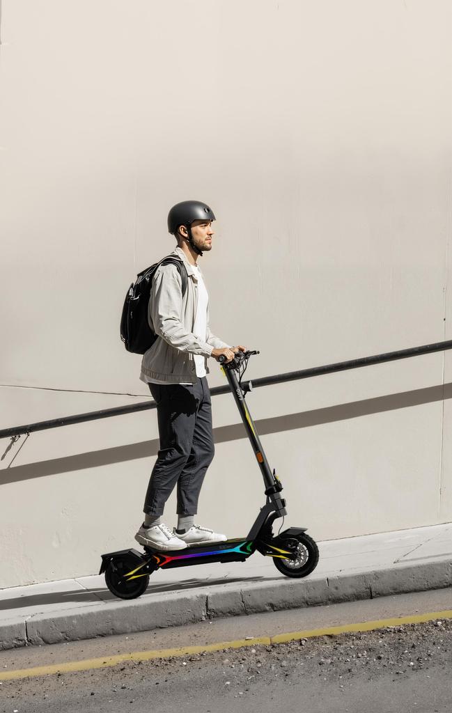 OOTD SR1 1400W Electric Scooter 48V 20Ah Long Range 10’’ Tires 50km/h Max Speed 70KM Range Adult E-Scooter