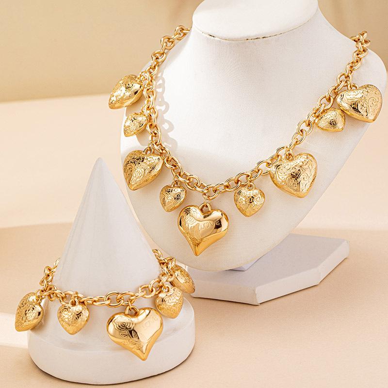 Peach Heart Pendant Necklace For Women Hip Hop Elegant Retro Holiday Party Gift Fashion Jewelry